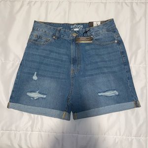 NWT Refuge Denim Mom Short, Size 9